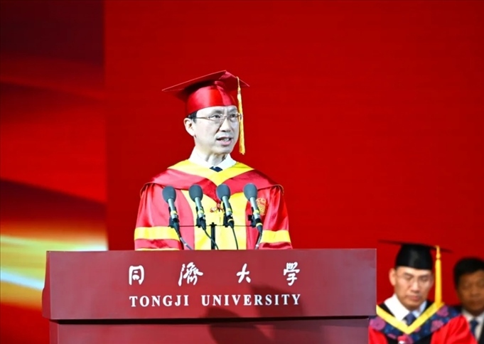 同濟大學校長、中國工程院院士鄭慶華