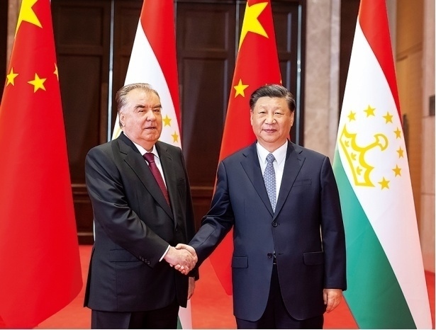 2023年5月，國家主席習(xí)近平在西安同來華出席中國—中亞峰會并進(jìn)行國事訪問的塔吉克斯坦總統(tǒng)拉赫蒙會談。新華社記者 丁海濤 攝