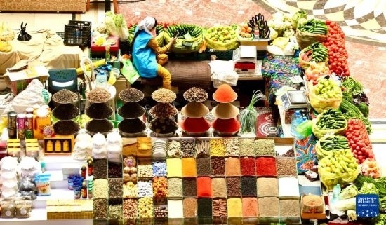 這是7月3日在塔吉克斯坦首都杜尚別拍攝的大巴扎內(nèi)景。新華社記者 姚大偉 攝