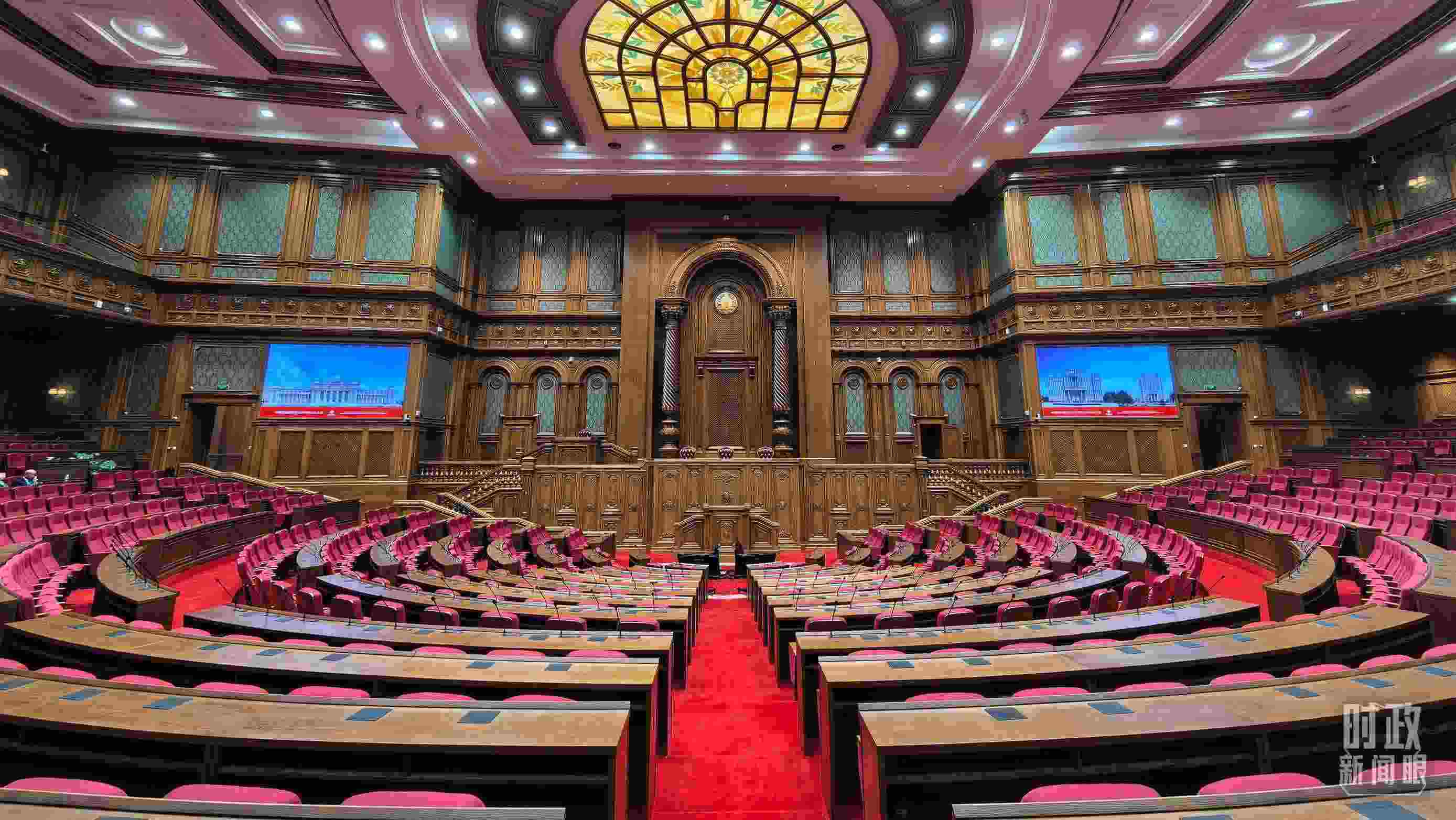 △中方援建塔議會大樓內(nèi)的聯(lián)席議會廳。（總臺央視記者陸泓宇拍攝）