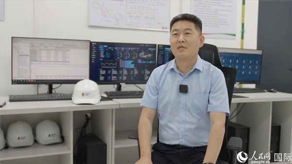 哈薩克斯坦能源投資公司副總經(jīng)理、總工程師張亮在接受人民網(wǎng)記者采訪。 人民網(wǎng)記者 葛泰佚攝