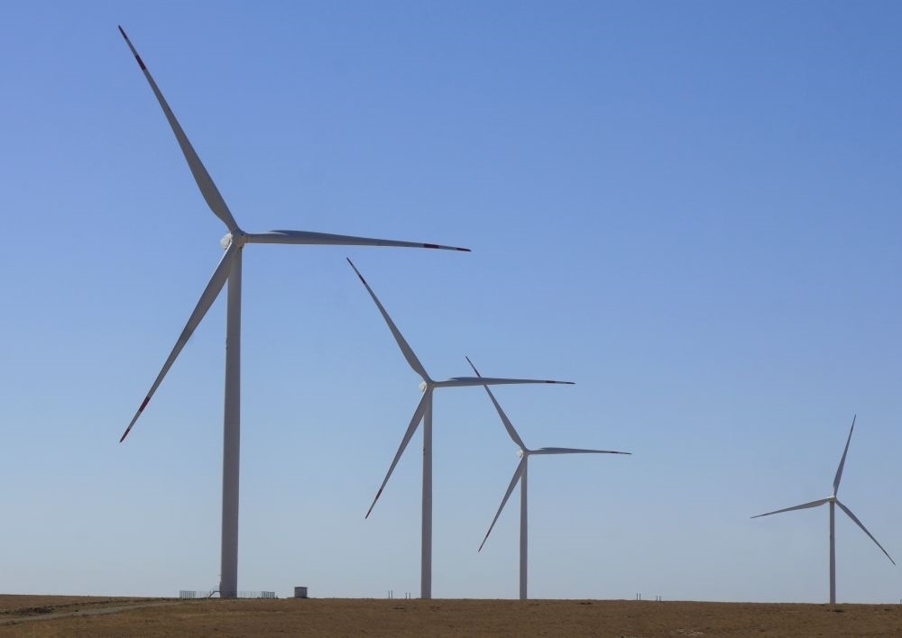 這是中哈合作的哈薩克斯坦札納塔斯100兆瓦風(fēng)電項(xiàng)目（2022年9月13日攝）。新華社發(fā)（德米特里·瓦西連科 攝）