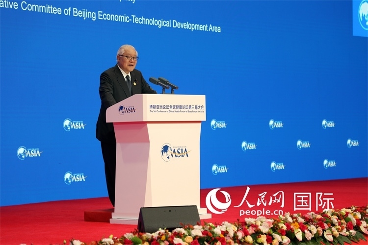 日本厚生勞動(dòng)大臣武見(jiàn)敬三在開(kāi)幕式上致辭。人民網(wǎng)記者趙益普攝