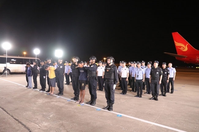 押解現(xiàn)場(chǎng)。公安部供圖