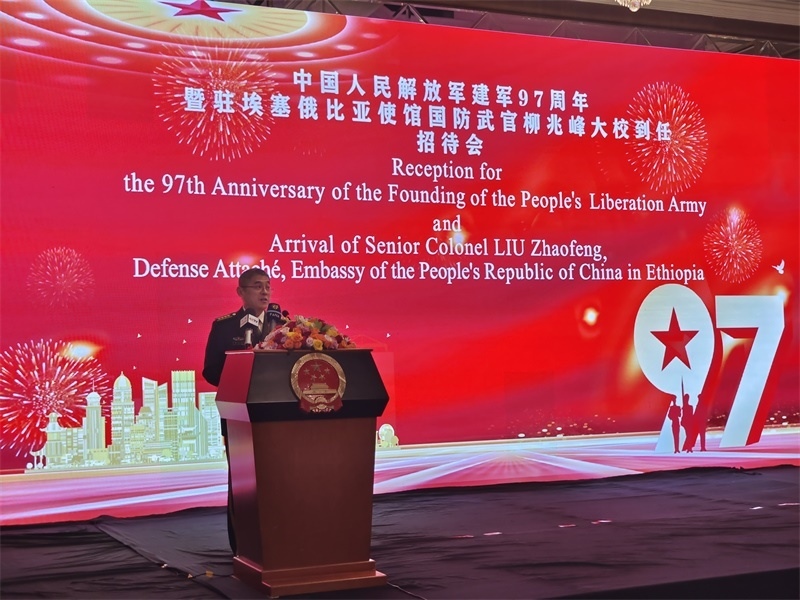 中國駐埃塞俄比亞使館國防武官柳兆峰致辭。攝影江絳
