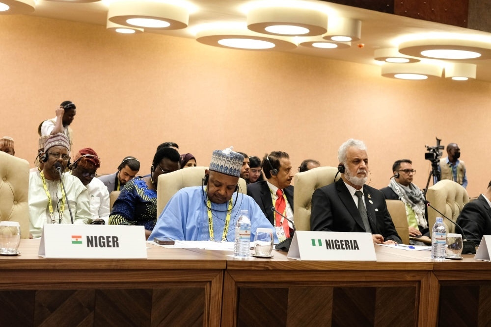 1月20日，與會(huì)代表出席在烏干達(dá)首都坎帕拉舉行的不結(jié)盟運(yùn)動(dòng)第19次峰會(huì)閉幕式。新華社發(fā)（阿佳拉·納瓦達(dá)攝）