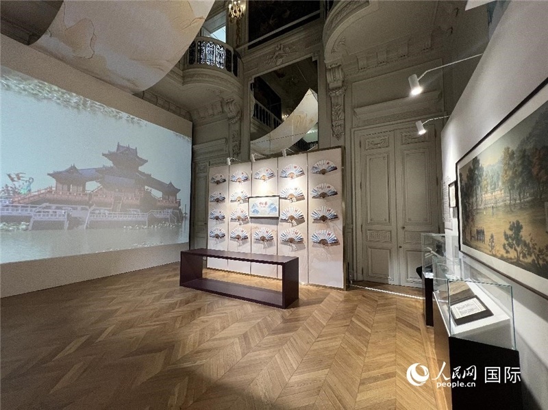 中國(guó)風(fēng)與法國(guó)經(jīng)典建筑相互融合。 人民網(wǎng)記者 何蒨攝