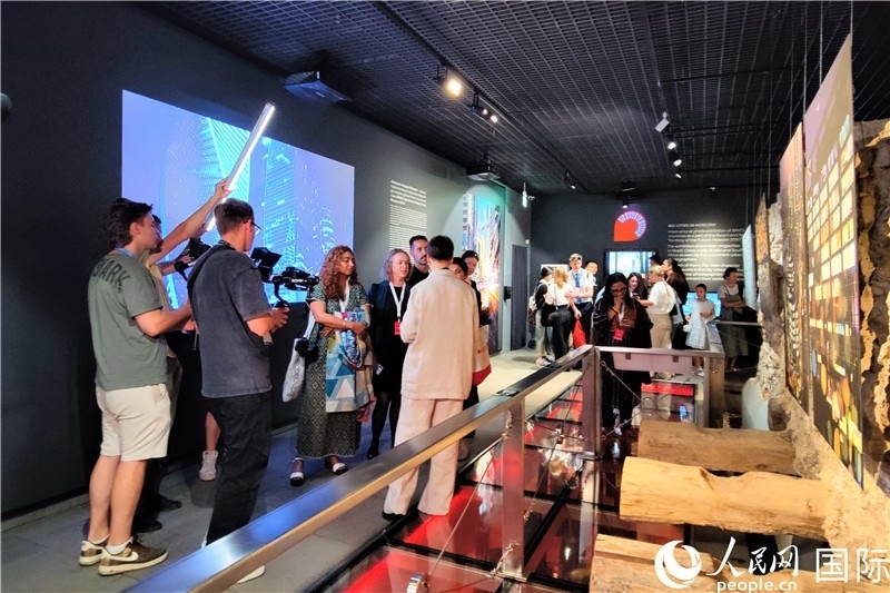 金磚國家城市主題攝影展現(xiàn)場。人民網(wǎng)記者 于宏建攝