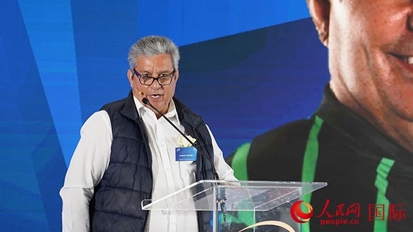 茨瓦尼市市長(zhǎng)委員會(huì)成員漢內(nèi)斯·科茲致辭。人民網(wǎng) 張茜攝