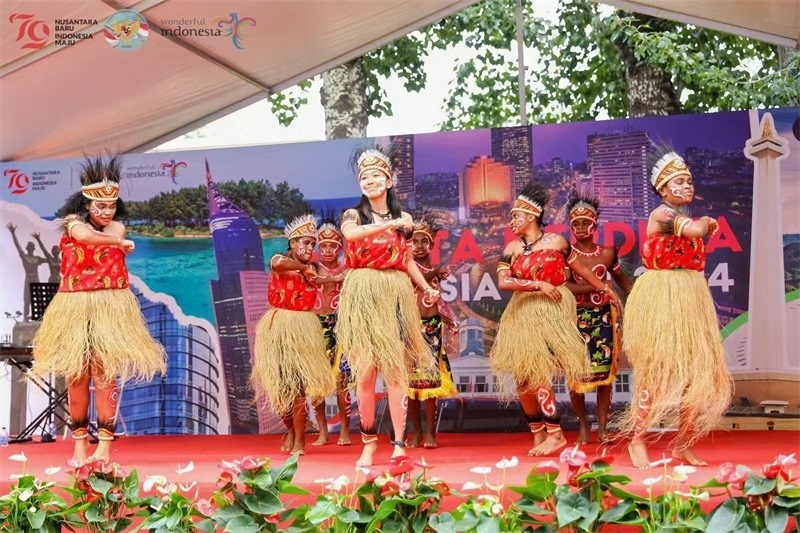 印尼在華留學(xué)生表演民族特色舞蹈。