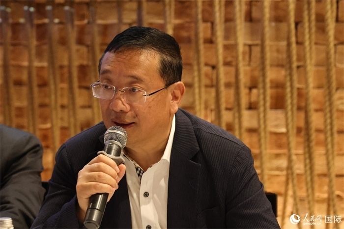 巴西文協(xié)主席上官建峰在座談會(huì)上致辭。人民網(wǎng)記者 陳海琪攝