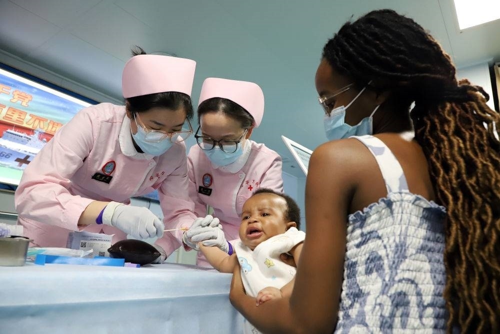 2024年8月12日，中國海軍“和平方舟”號醫(yī)院船在莫桑比克馬普托開展醫(yī)療服務(wù)。