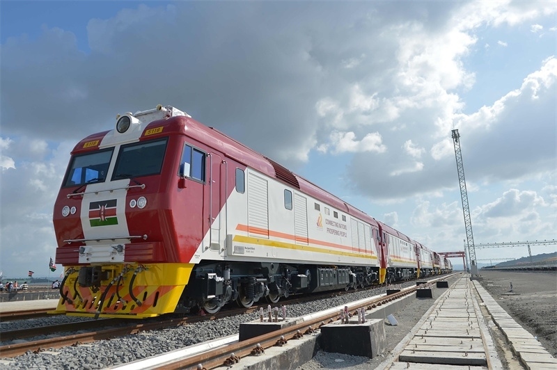 當(dāng)?shù)貢r(shí)間2017年5月30日，肯尼亞蒙巴薩，連接肯尼亞港口城市蒙巴薩和首都內(nèi)羅畢的蒙內(nèi)鐵路正式竣工通車。