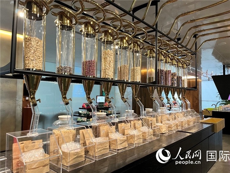 3.展示區(qū)展示的24節(jié)氣養(yǎng)生茶。（人民網(wǎng)記者陳思 攝）