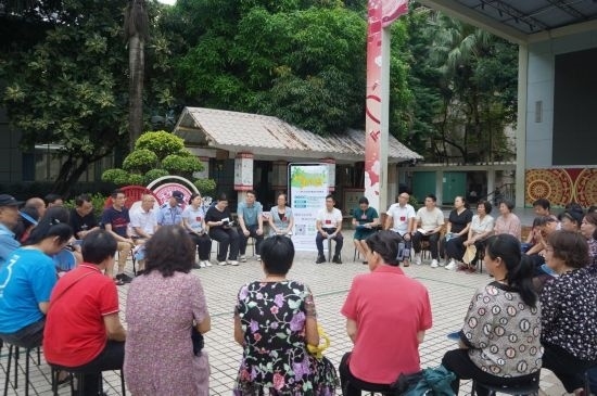  南寧市青秀區(qū)新竹社區(qū)召開“竹聲傾談”民情懇談會。（李抒蓉 攝）