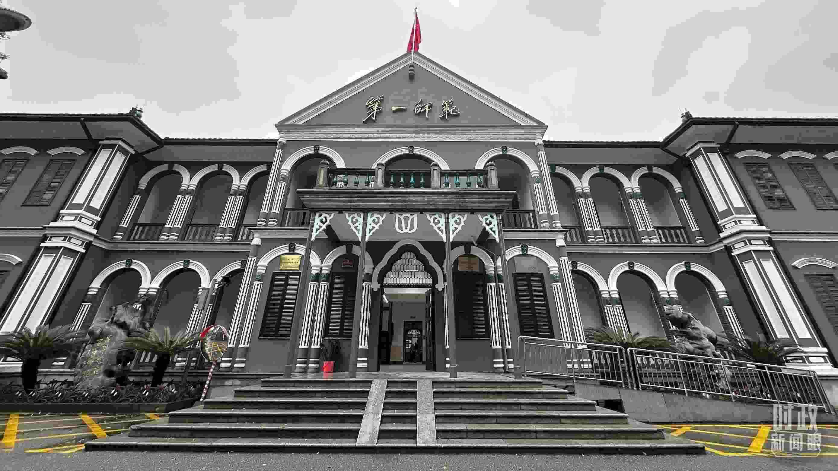  △2024年3月，習(xí)近平來到湖南第一師范學(xué)院（城南書院校區(qū)）考察。當(dāng)時他說，國家要強大，必須辦好教育。（總臺央視記者覃思拍攝）