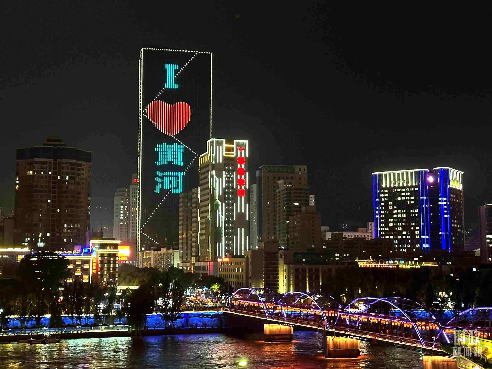 △黃河蘭州中山橋段夜景。（總臺央視記者趙化拍攝）