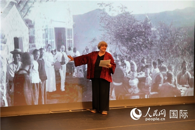 2、美國“鼓嶺之友”代表穆言靈講述友好故事。 人民網(wǎng)記者 李志偉攝