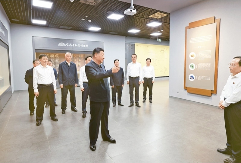 2024年9月10日，中共中央總書記、國(guó)家主席、中央軍委主席習(xí)近平在前往甘肅考察途中，來(lái)到陜西省寶雞市參觀寶雞青銅器博物院。 新華社記者 王曄/攝