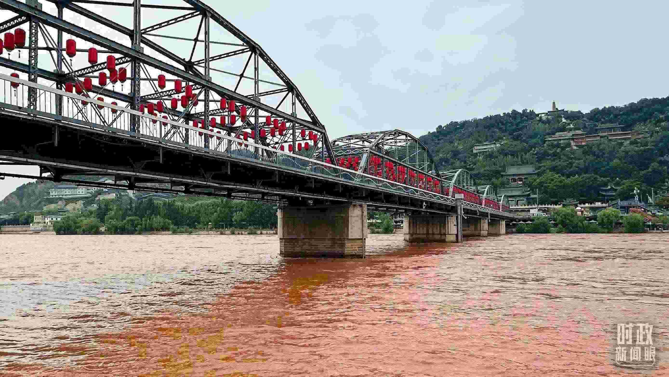 △黃河蘭州中山橋段。（總臺(tái)央視記者范一鳴拍攝）