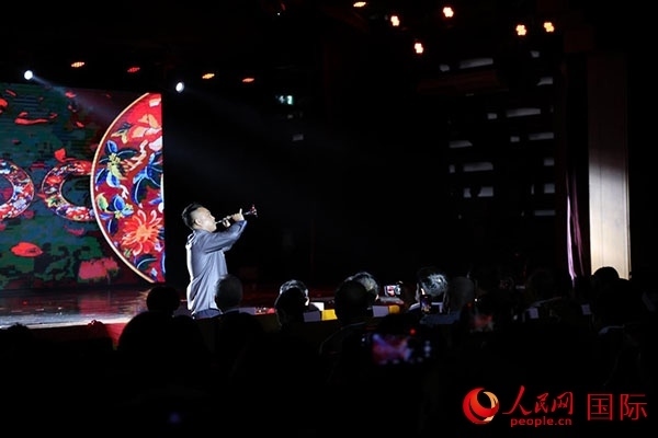 演出現(xiàn)場(chǎng)，演員帶來(lái)嗩吶獨(dú)奏《看秧歌》。人民網(wǎng)記者 楊一攝