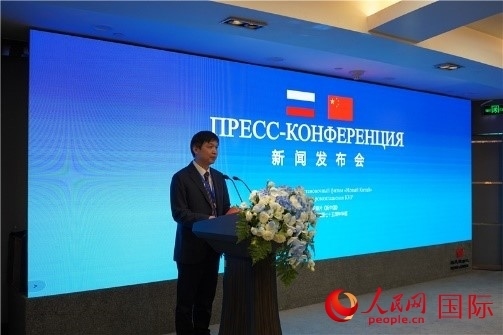 中共吉安市委宣傳部部長(zhǎng)李瑞峰在《新中國(guó)》新聞發(fā)布會(huì)上致辭。人民網(wǎng) 褚夢(mèng)琦攝