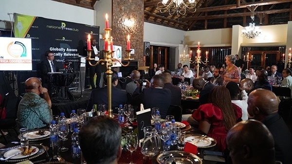 吳大使回答記者提問。人民網(wǎng) 劉暢攝