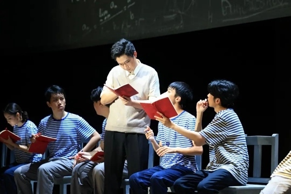 清華大學(xué)原創(chuàng)話劇《馬蘭花開》在國家大劇院上演。校方供圖