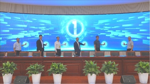 參會(huì)領(lǐng)導(dǎo)嘉賓現(xiàn)場(chǎng)啟動(dòng)路演活動(dòng)。北京工商大學(xué)供圖