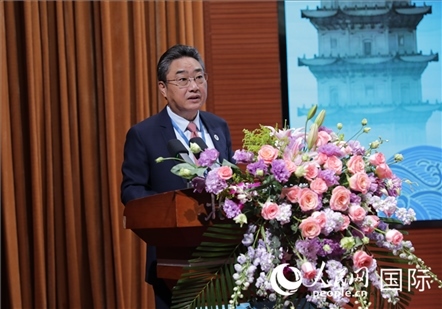 國—東盟中心秘書長史忠俊在“走進(jìn)中華文明——海絲印記 世遺泉州”主題人文交流活動中致辭。人民網(wǎng) 王婧攝