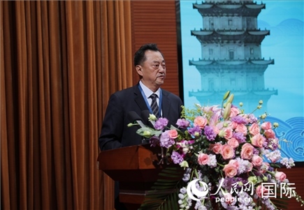 北京語言大學(xué)黨委書記倪海東在“走進(jìn)中華文明——海絲印記 世遺泉州”主題人文交流活動中致辭。人民網(wǎng) 王婧攝