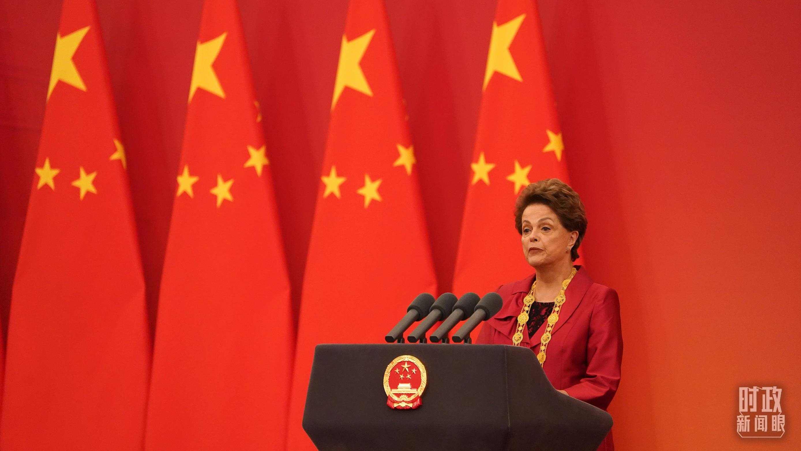 “友誼勛章”獲得者迪爾瑪·羅塞芙在頒授儀式上發(fā)言。（總臺記者李晉拍攝）