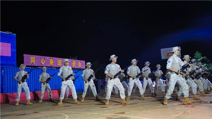 刺殺操展示氣勢(shì)沖天。孫千攝