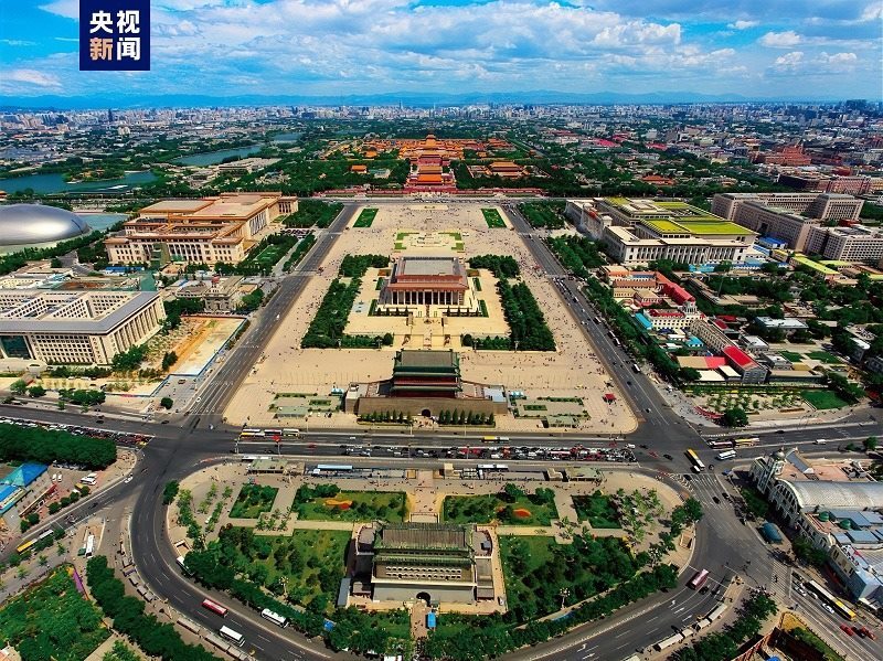 △全長7.8公里的北京中軸線上，分布有鐘鼓樓、景山、故宮等15處遺產(chǎn)構(gòu)成要素。