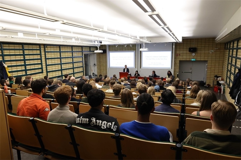 中國駐瑞典大使崔愛民訪問烏普薩拉大學(xué)并發(fā)表演講。中國駐瑞典大使館供圖