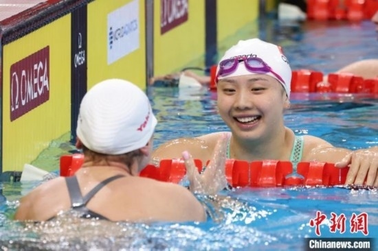 10月19日晚，2024年世界泳聯(lián)游泳世界杯上海站結(jié)束第二個比賽日的爭奪。圖為中國選手唐錢婷在女子100米蛙泳決賽中。 中新社記者 湯彥俊 攝
