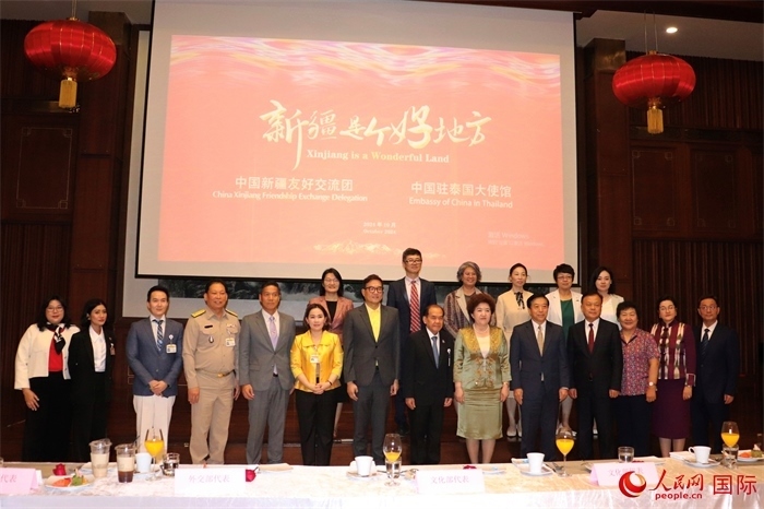 與會嘉賓合影。人民網(wǎng)實習(xí)生 姚欣可攝