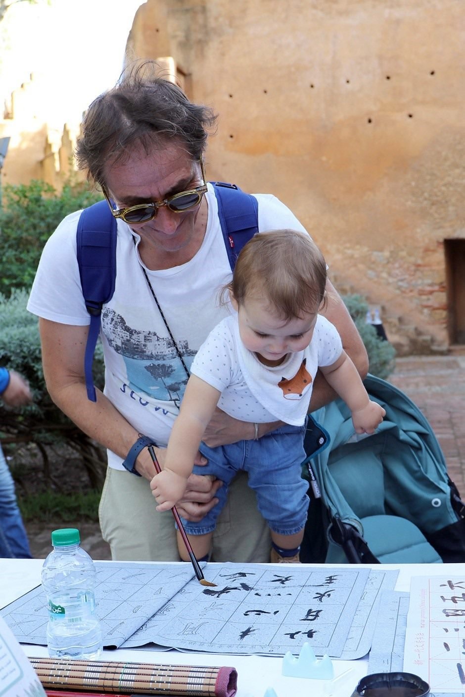 小小書法家。拉巴特中國(guó)文化中心供圖