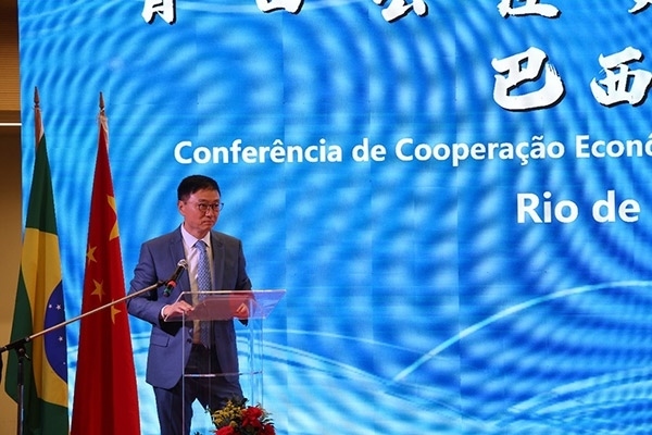 浙江省僑聯(lián)副主席兼巴西華人文化交流協(xié)會(huì)榮譽(yù)主席尹霄敏在活動(dòng)現(xiàn)場致辭。人民網(wǎng)記者 陳海琪攝