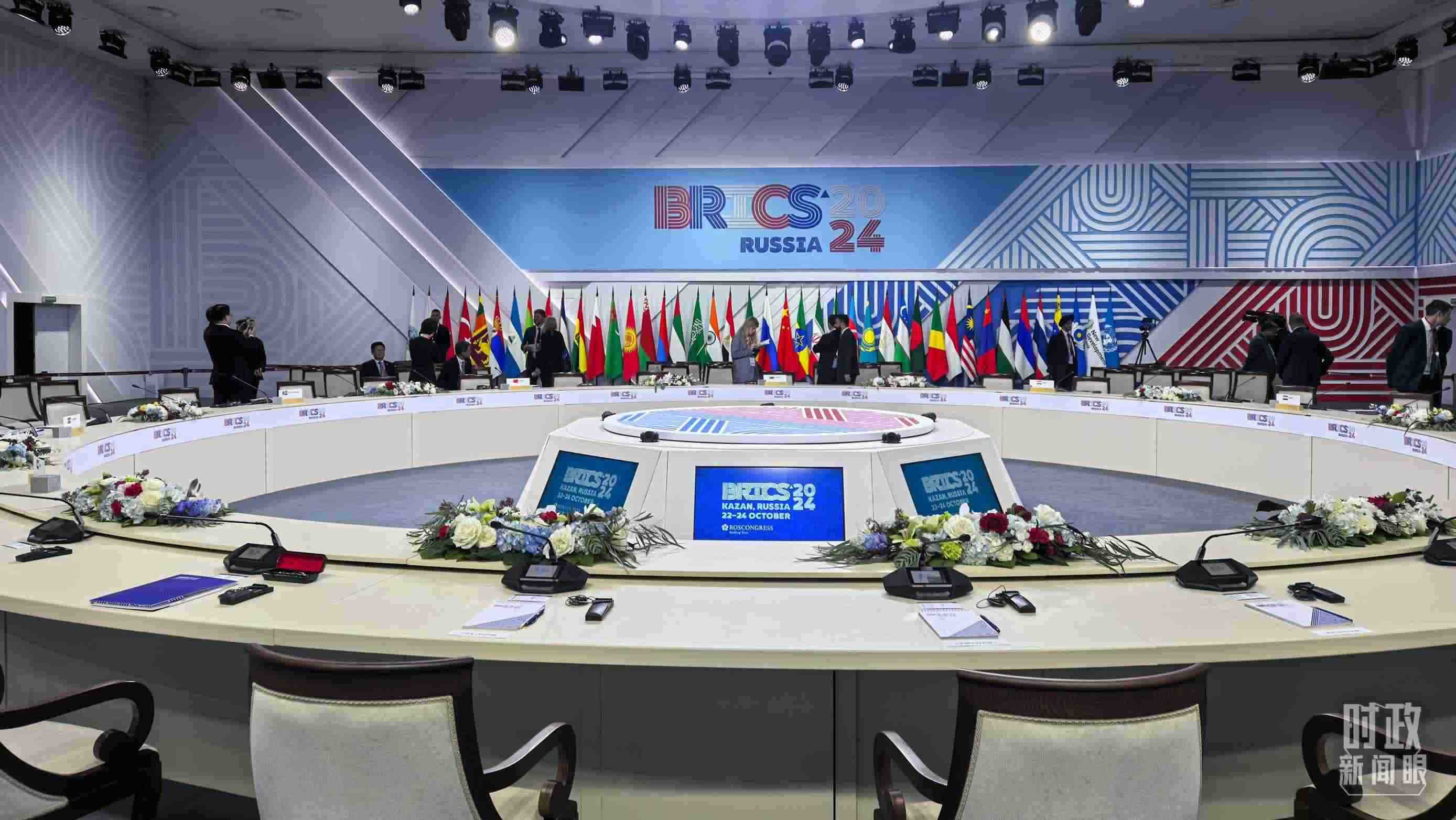 △ 金磚國家領(lǐng)導(dǎo)人大范圍會(huì)議開始前。（總臺(tái)央視記者程鋮拍攝）