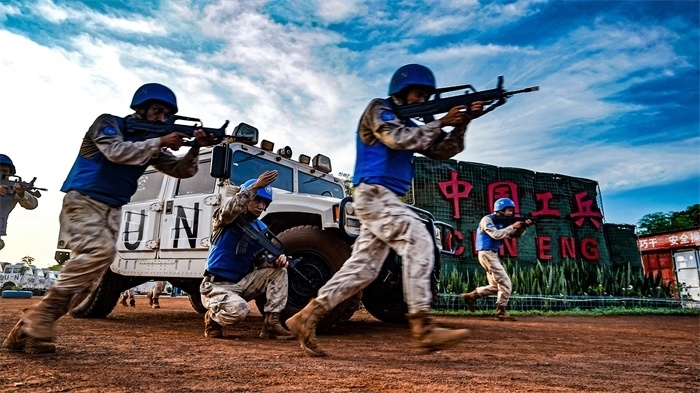 維和官兵迅速反應。秦貴君攝