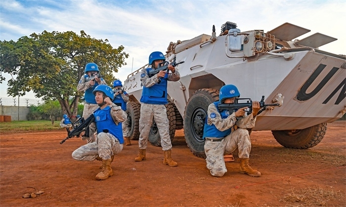 保持防衛(wèi)警戒。孫千攝