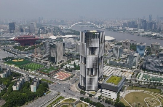 位于中國上海浦東新區(qū)世博園區(qū)的金磚國家新開發(fā)銀行總部大樓（2022年6月17日攝，無人機照片）。新華社記者方喆攝
