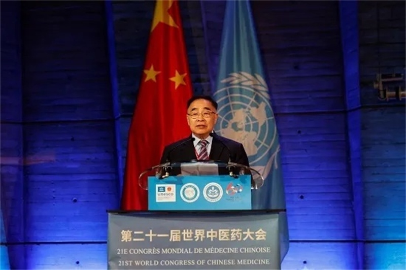 圖1：世界中聯(lián)副主席張伯禮院士致歡迎詞。世界中聯(lián)供圖