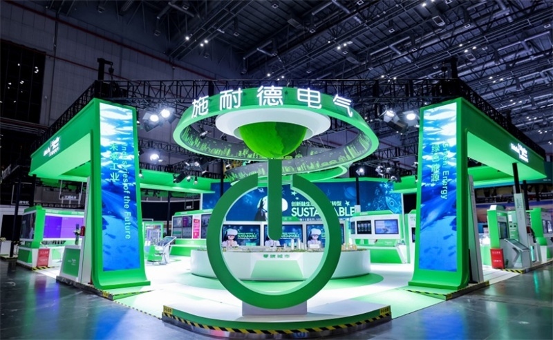 2023年，施耐德電氣在第六屆中國國際進(jìn)口博覽會現(xiàn)場。施耐德電氣供圖