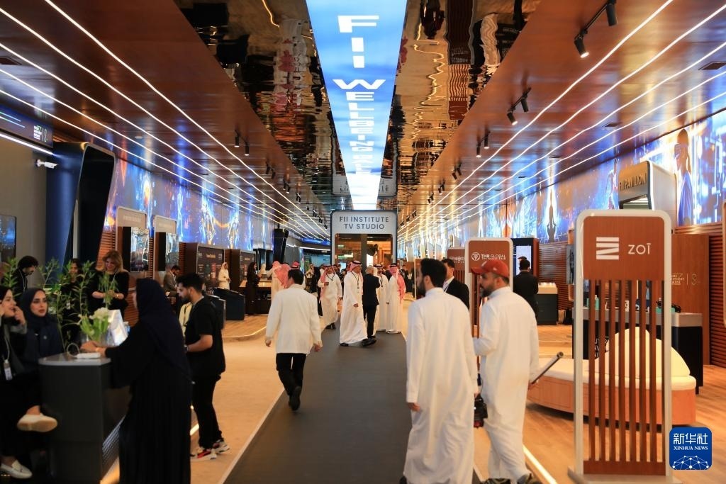 10月31日，在沙特阿拉伯首都利雅得，人們參加第八屆沙特“未來投資倡議”大會。新華社記者 隋先凱 攝