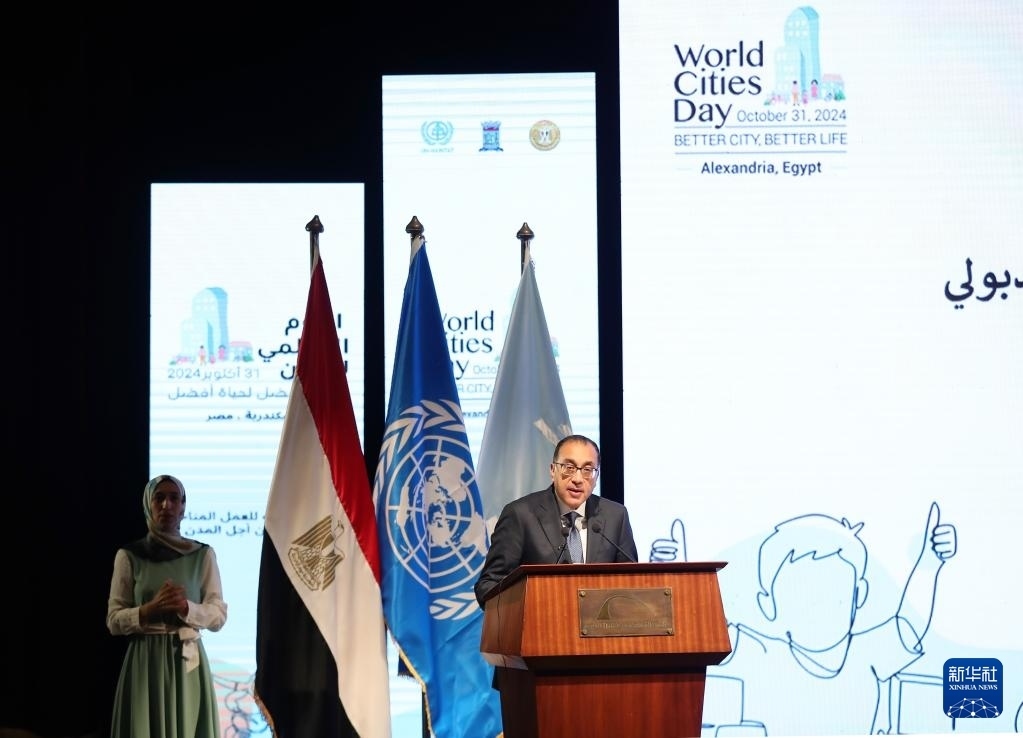 10月31日，在埃及亞歷山大，埃及總理馬德布利在活動上致辭。新華社記者 王東震 攝