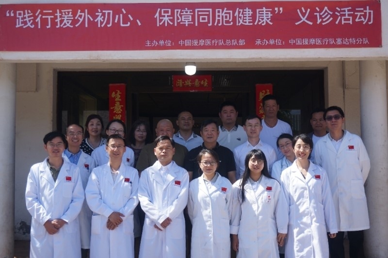 今年6月，援摩中國醫(yī)療隊塞達特分隊在當?shù)刂匈Y企業(yè)舉辦義診活動。第196批中國援助摩洛哥醫(yī)療隊塞達特分隊供圖