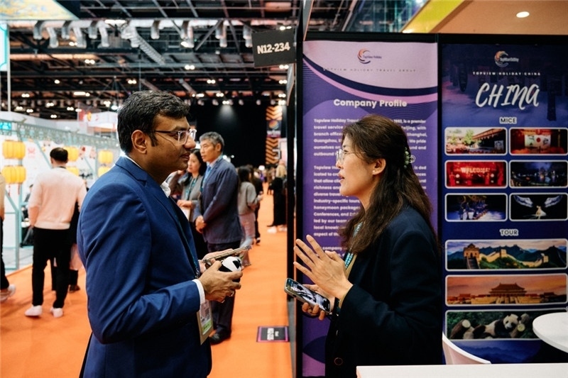 “中國館”展區(qū)現(xiàn)場洽談。 楊浩鵬攝