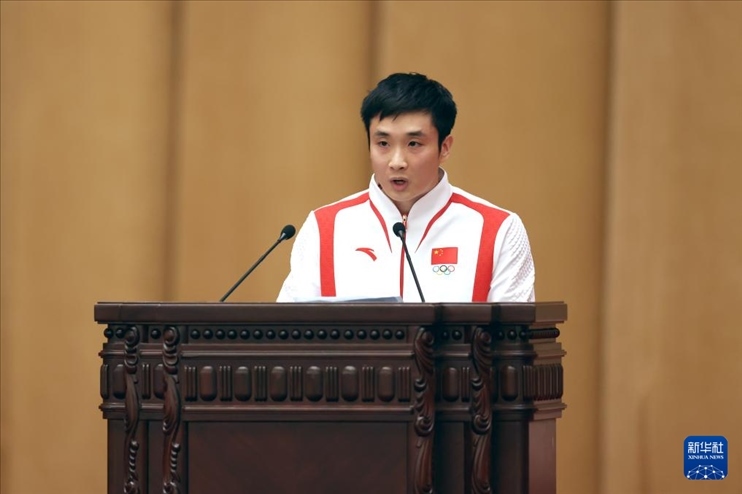 11月15日，跳水運動員曹緣在報告會上發(fā)言。新華社記者 李明 攝